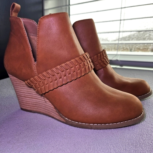 DV by Dolce Vita Shoes - NWT!!! DV By Dolce Vita Geneva Bootie Pull On Wedge Tan Cutout Sides. Size 8.5